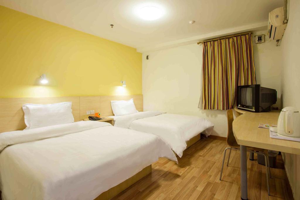 7Days Inn Chongqing Shapingba Pedestrian Street Room photo